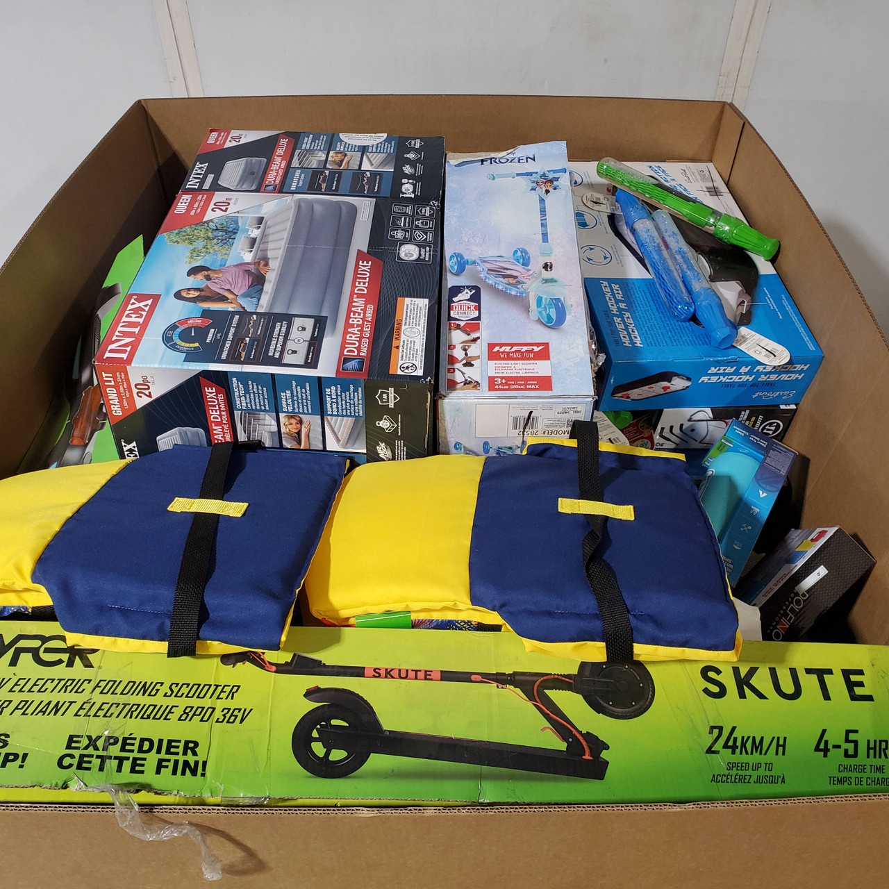 199 units of Sporting Goods - MSRP $3,311 - Returns (Lot # 948205)