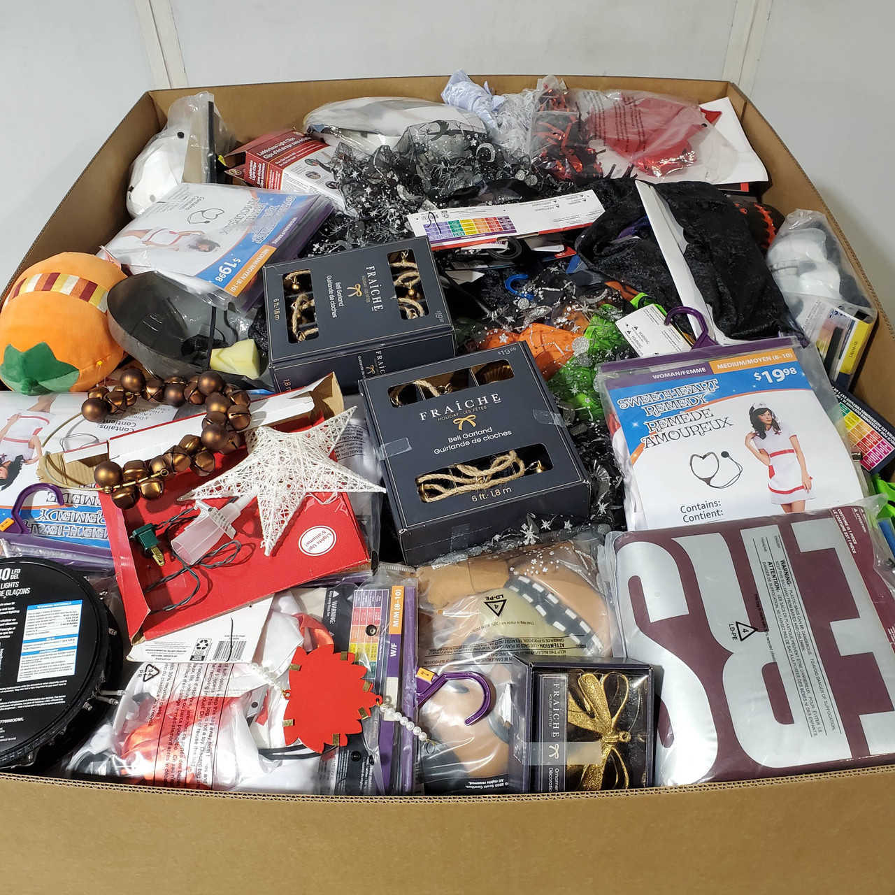 581 units of Halloween & More - MSRP $7,951 - Returns (Lot # 948230)