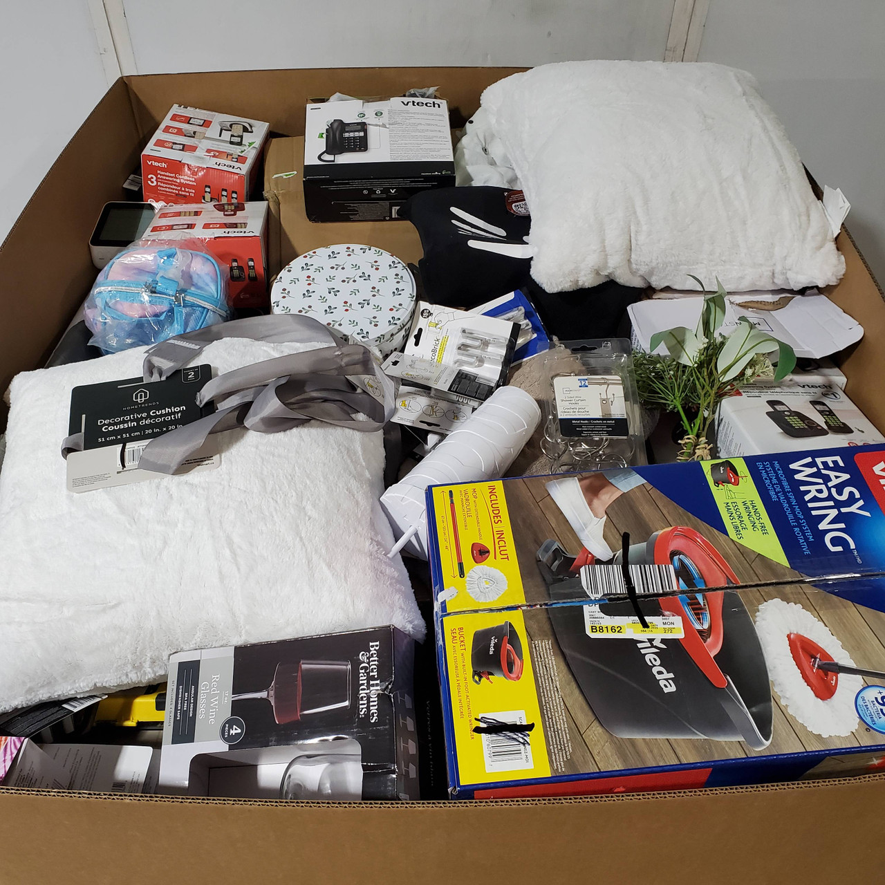 300 units of Home Products - MSRP $3,449 - Returns (Lot # 949002)