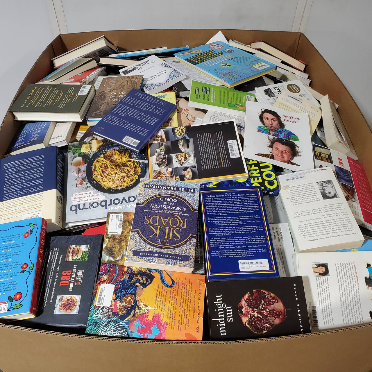 1010 units of Books - MSRP $27,107 - Like New (Lot # 943214)