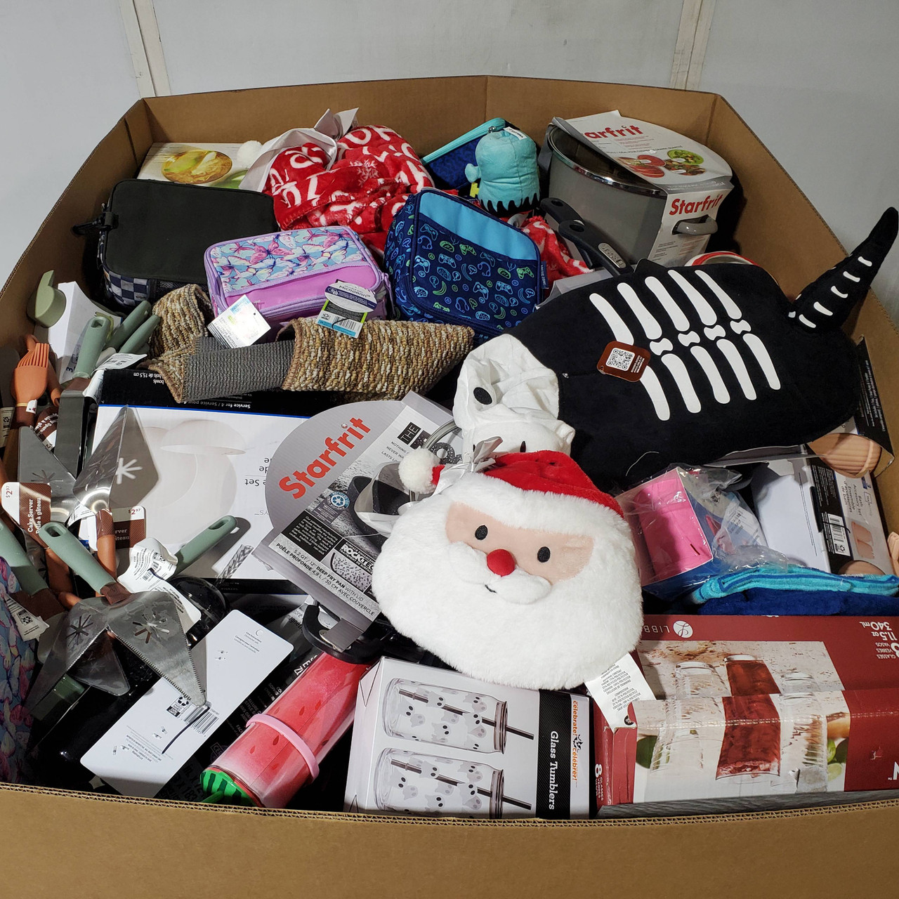 426 units of Home Products - MSRP $3,649 - Returns (Lot # 950015)