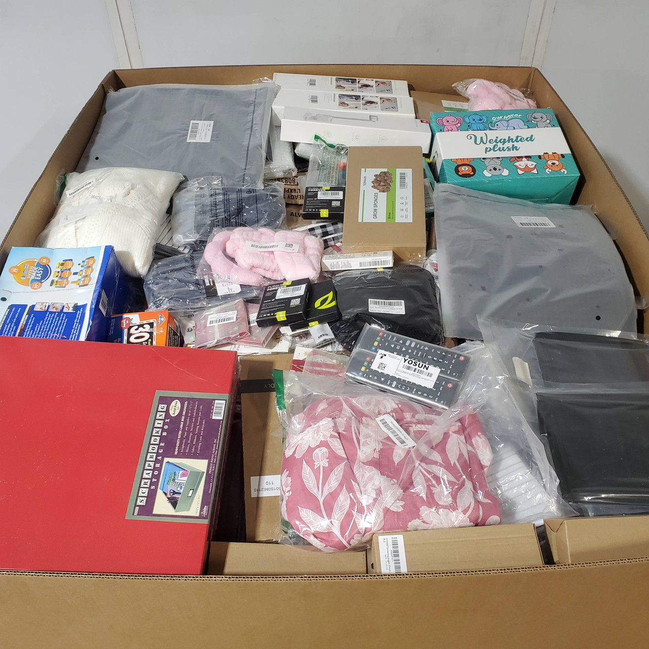 882 units of Unmanifested GM - MSRP $8,820 - Returns (Lot # 952821)