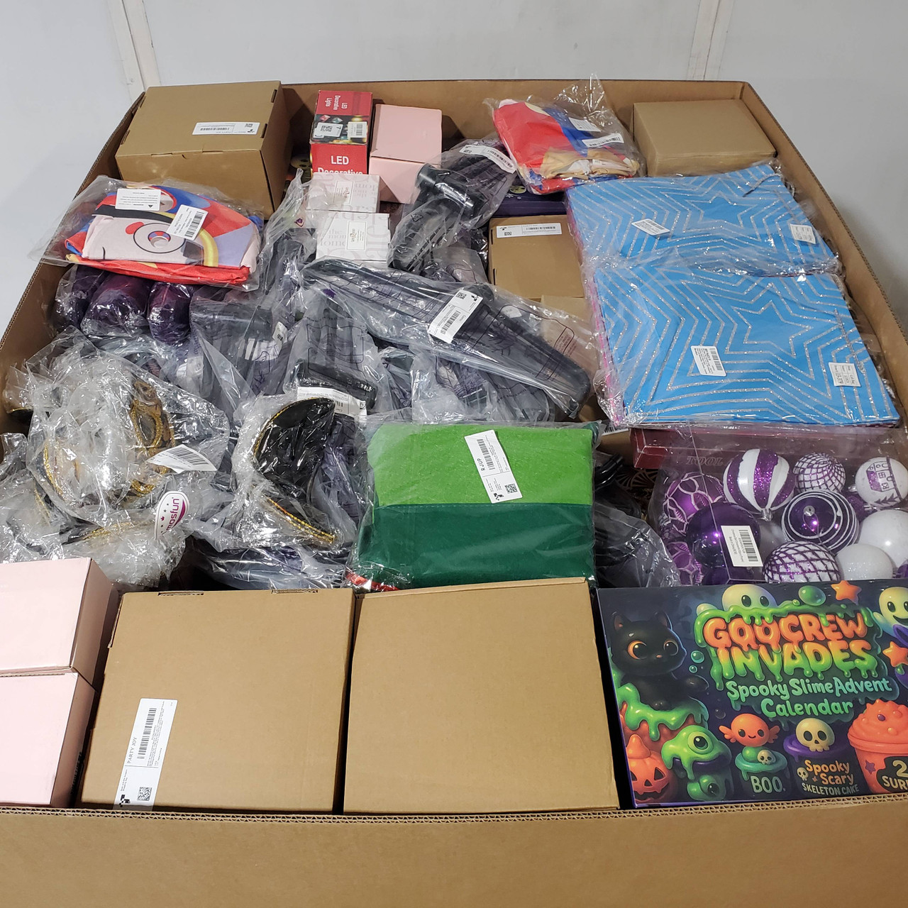 499 units of Holidays & Party - MSRP $8,118 - Returns (Lot # 952817)