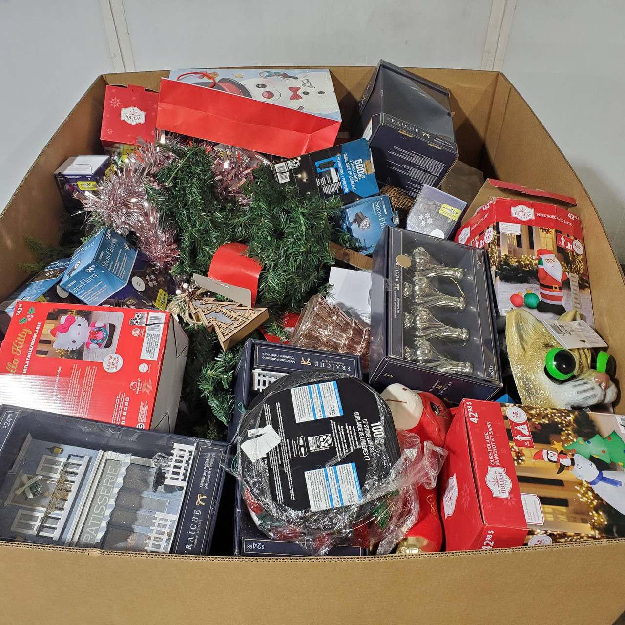 194 units of Holidays & Party - MSRP $2,478 - Returns (Lot # 951906)