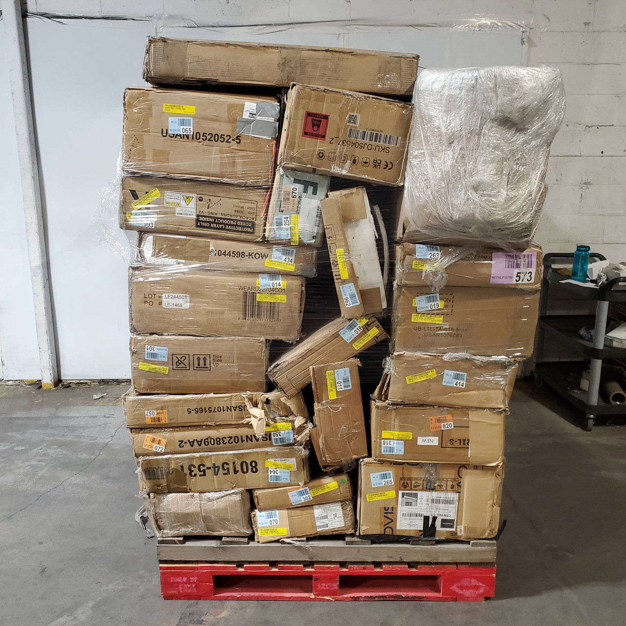 24 units of Home Furniture - MSRP $10,951 - Returns (Lot # 951313)