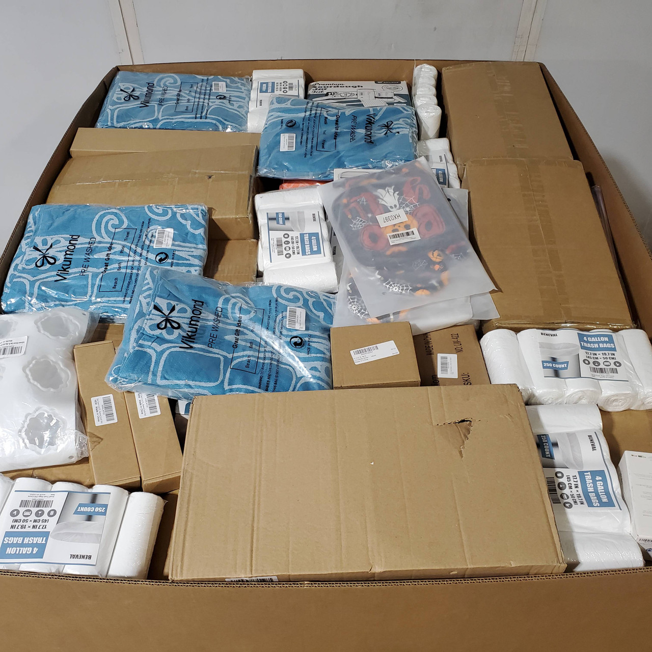 409 units of Home Products - MSRP $6,989 - Returns (Lot # 952515)