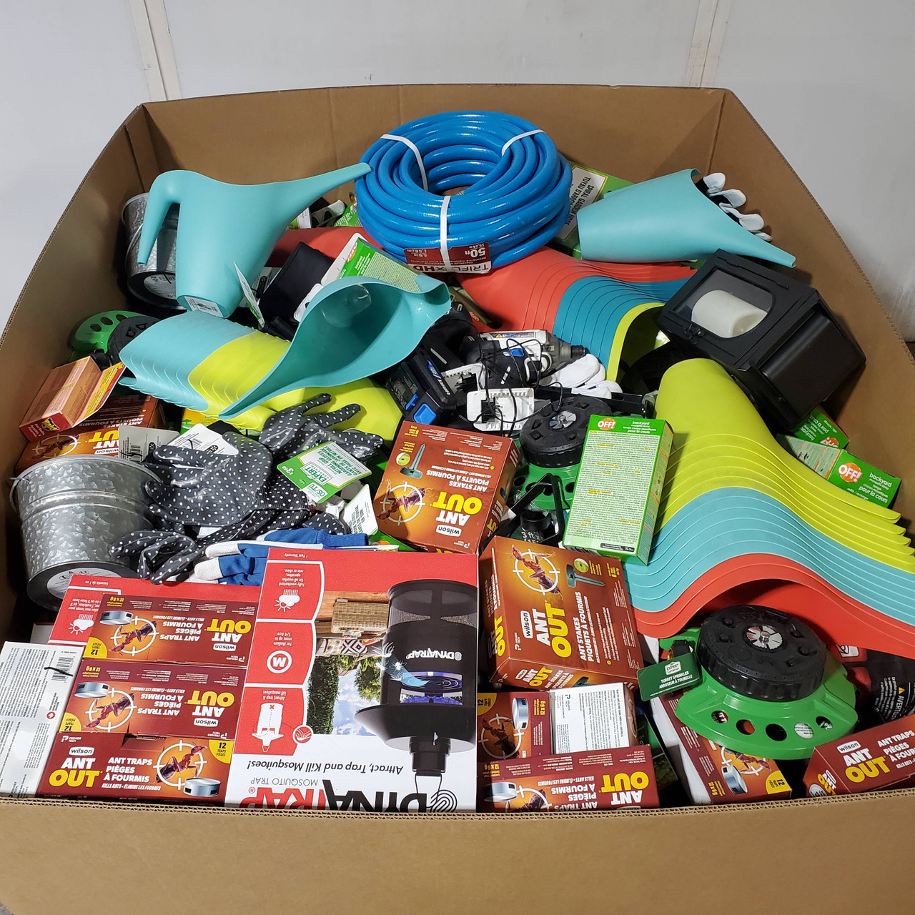 573 units of Garden & Accessories - MSRP $5,785 - Returns (Lot # 950220)