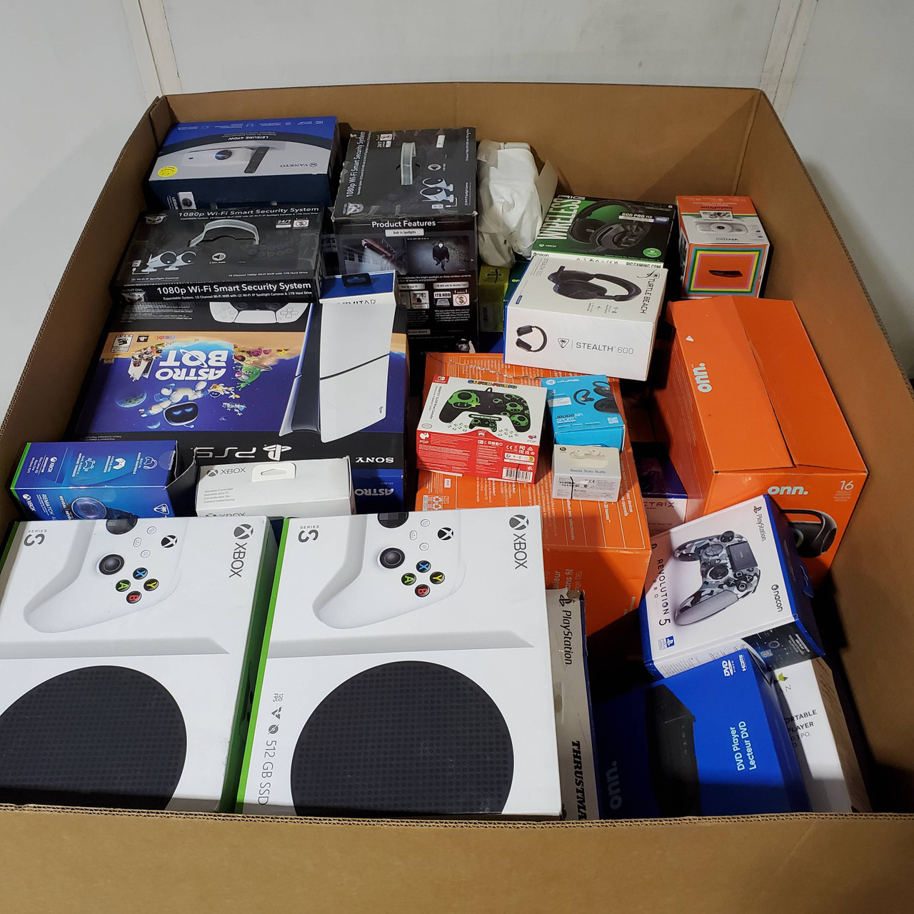 131 units of Electronics - MSRP $17,156 - Returns (Lot # 951915)