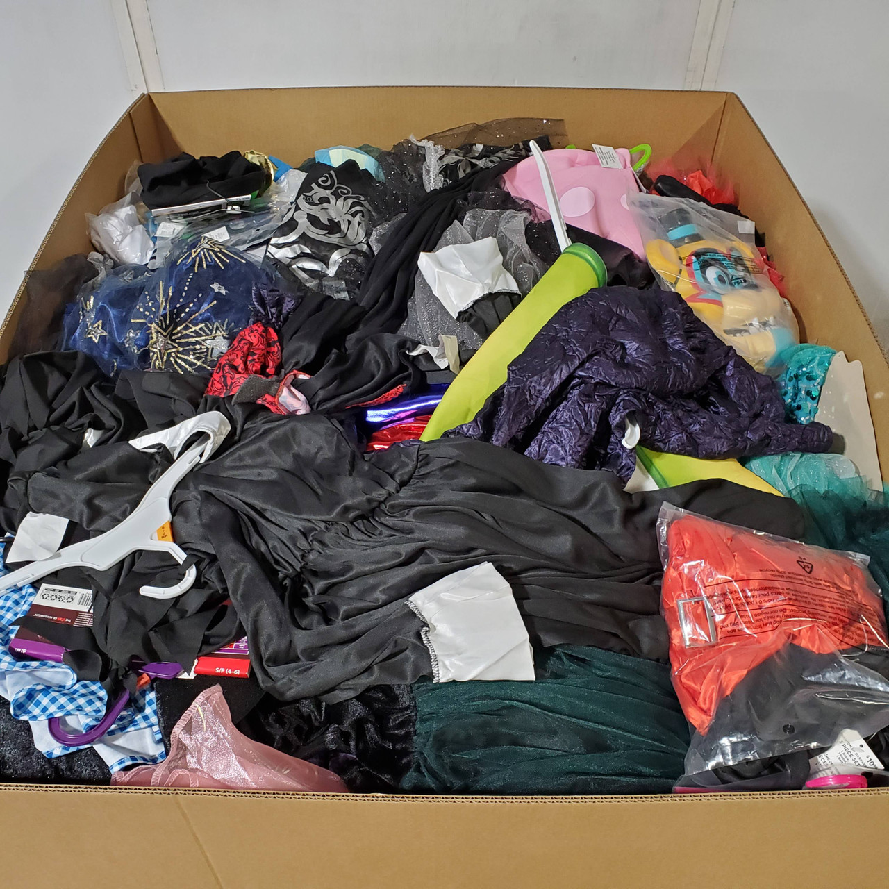 335 units of Halloween & More - MSRP $5,684 - Returns (Lot # 953824)