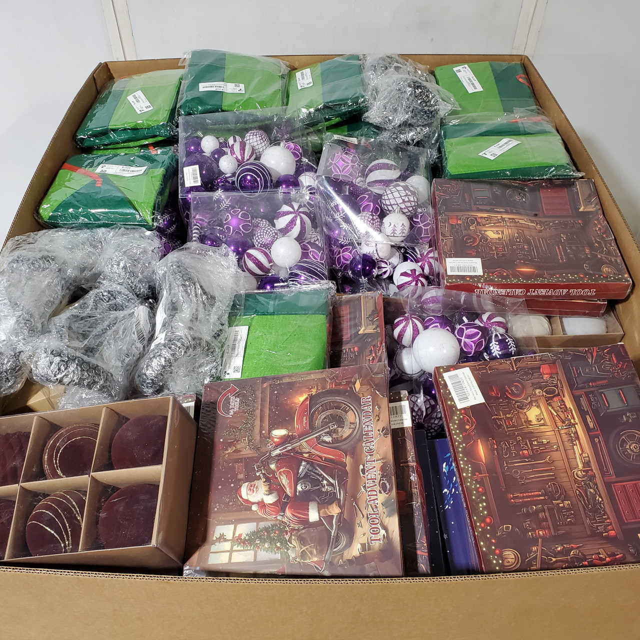 441 units of Christmas & More - MSRP $7,101 - Returns (Lot # 952501)