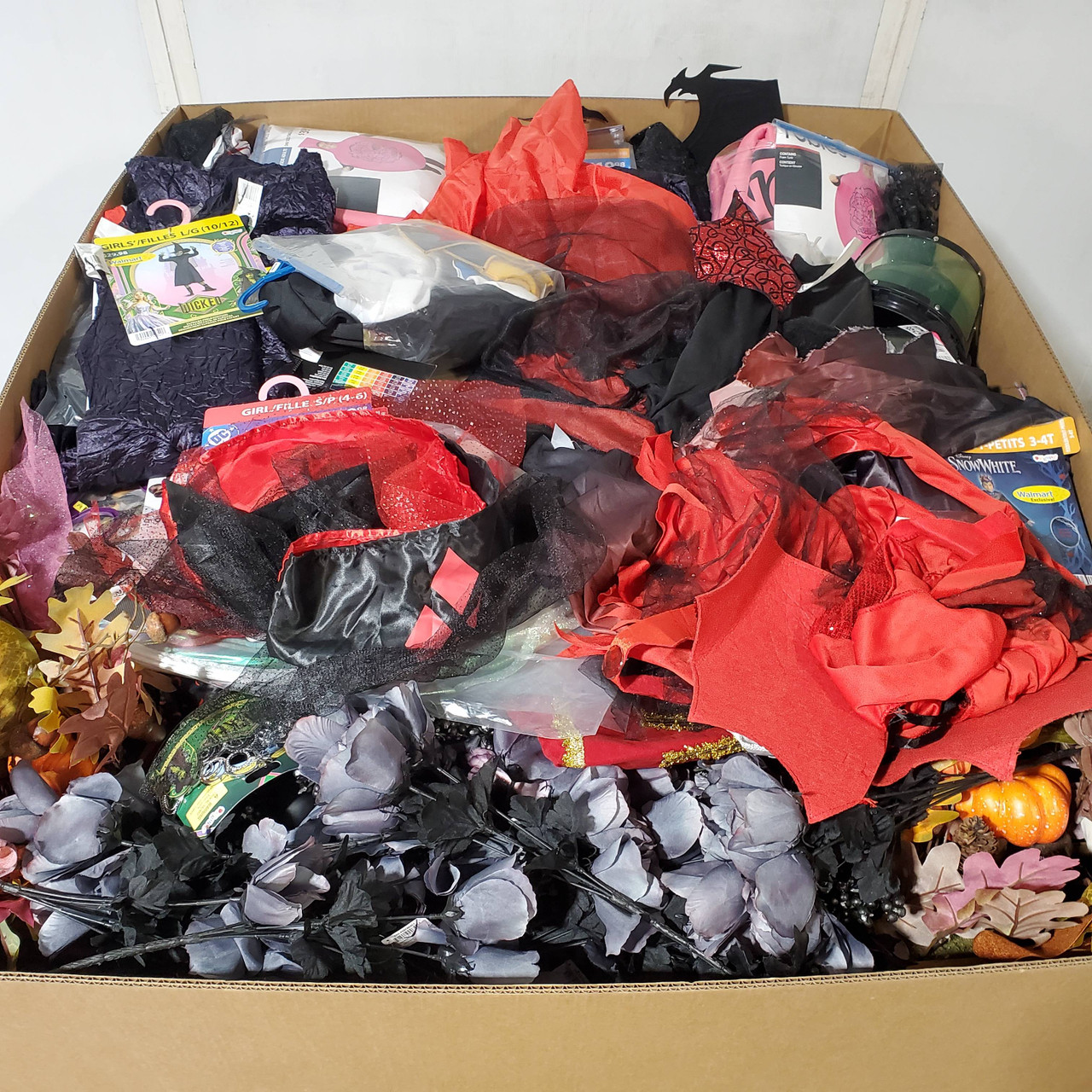 1130 units of Halloween & More - MSRP $7,750 - Returns (Lot # 953819)