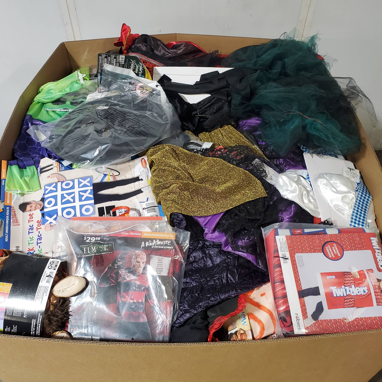 747 units of Holidays & Party - MSRP $6,148 - Returns (Lot # 954219)