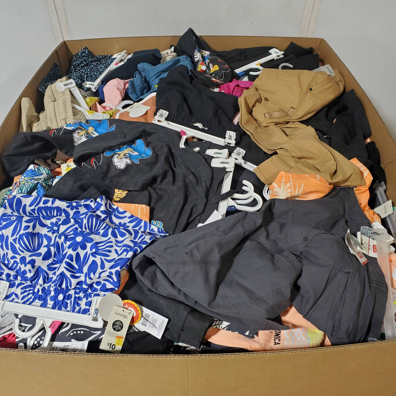 972 units of Clothing & Accessories - MSRP $11,499 - Returns (Lot # 956221)