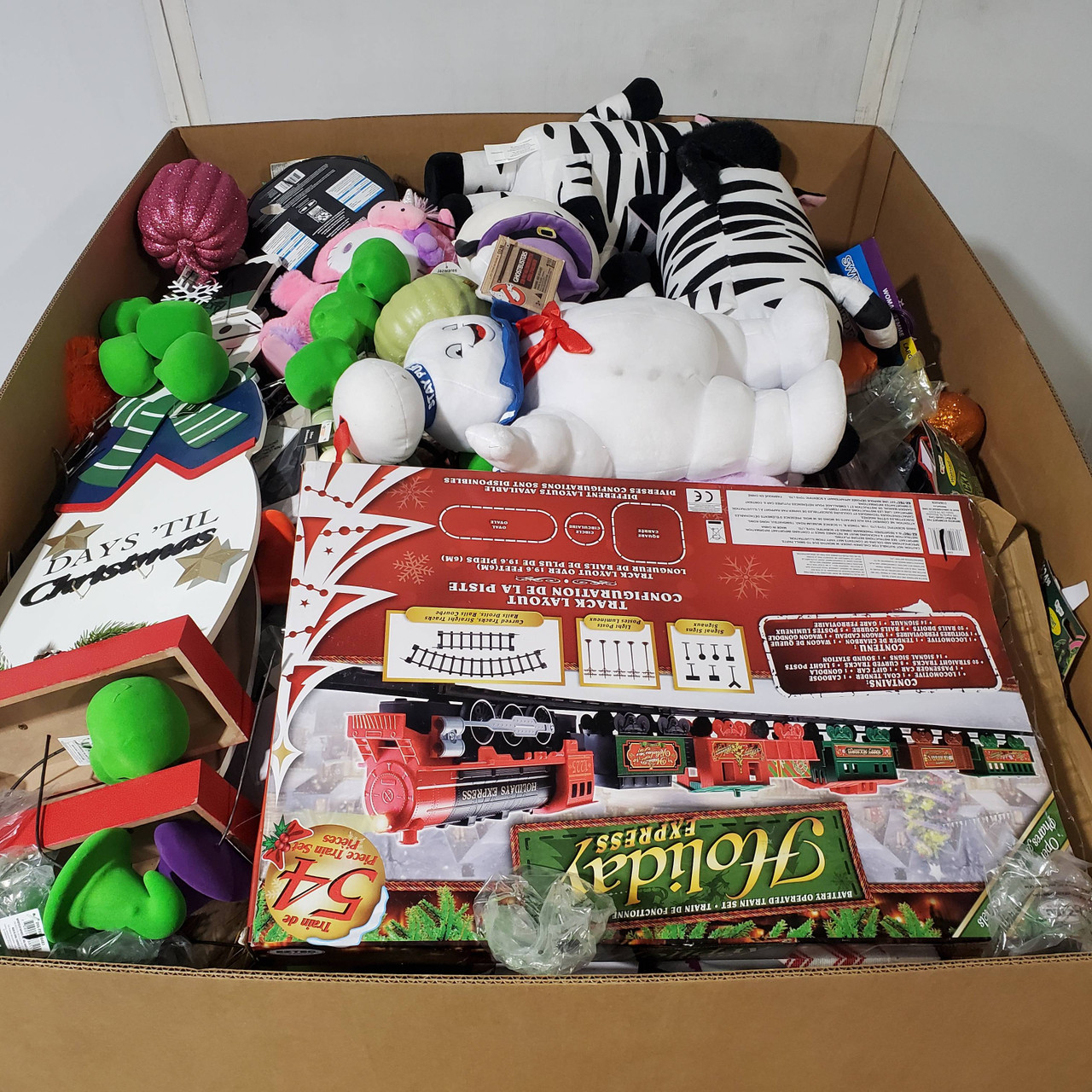 625 units of Holidays & Party - MSRP $4,793 - Returns (Lot # 958208)