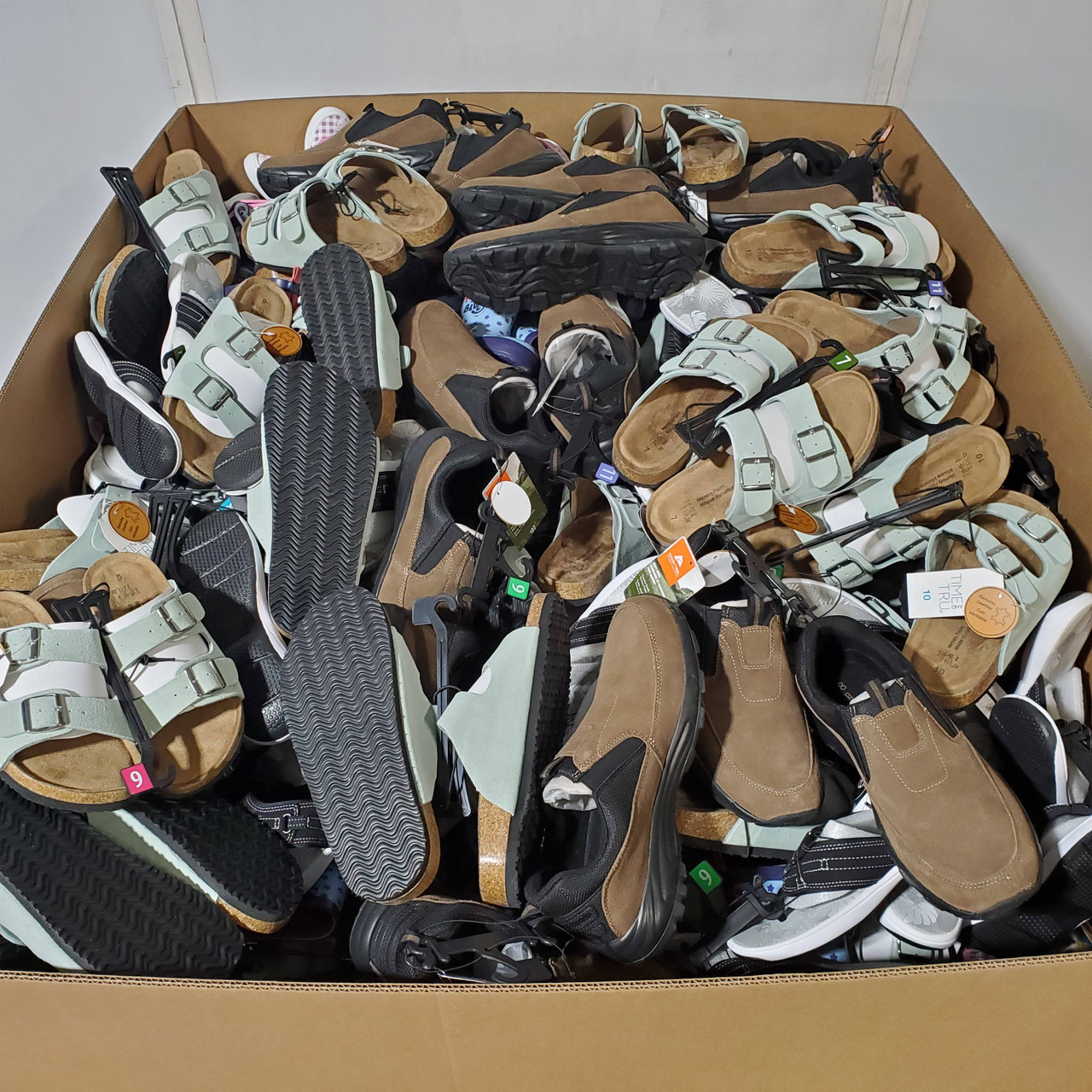 222 units of Shoes (pair) - MSRP $5,995 - Returns (Lot # 958221)