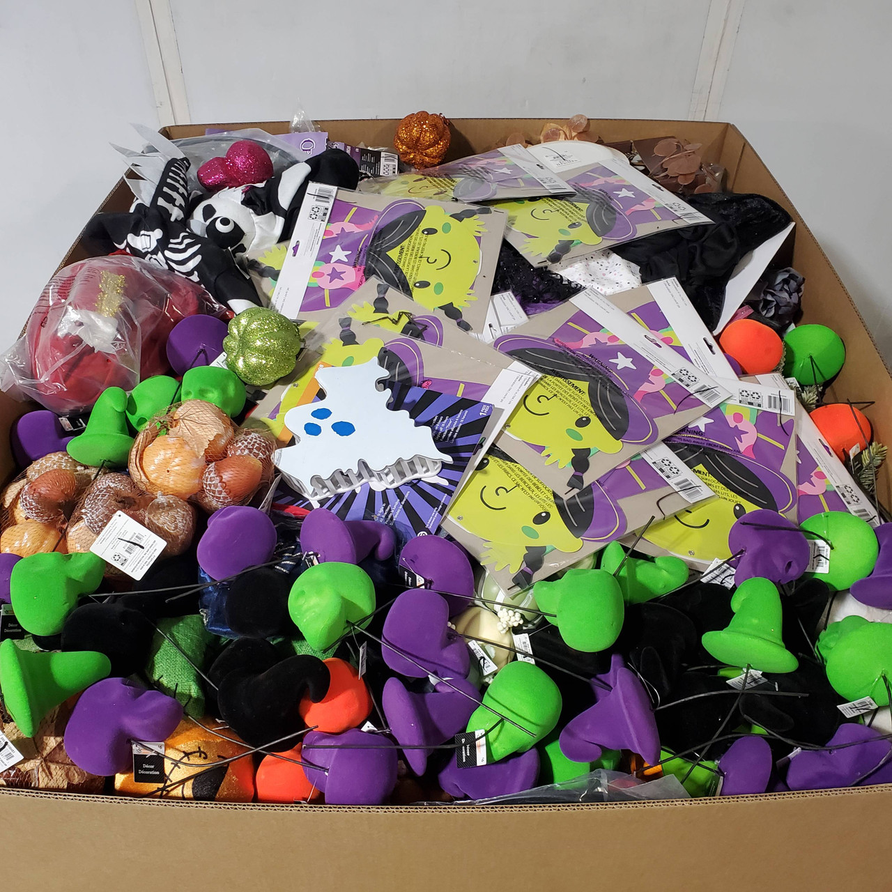 1145 units of Halloween & More - MSRP $7,124 - Returns (Lot # 958509)