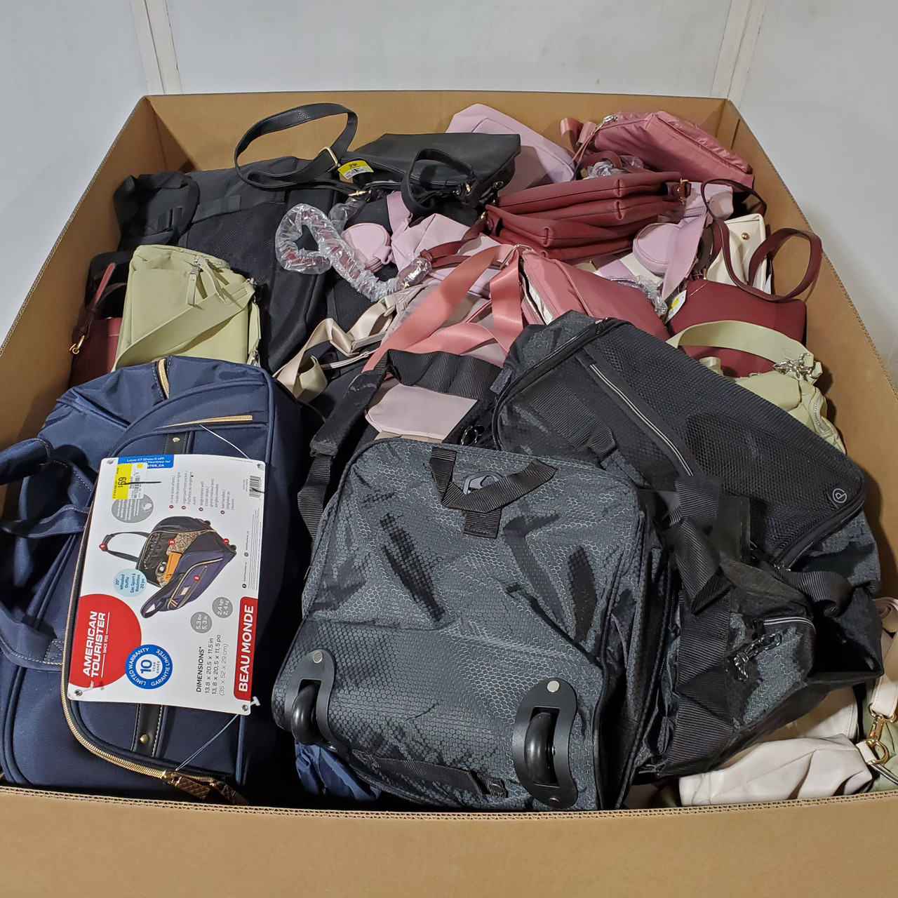 127 units of Luggages & Bags - MSRP $3,784 - Returns (Lot # 954110)