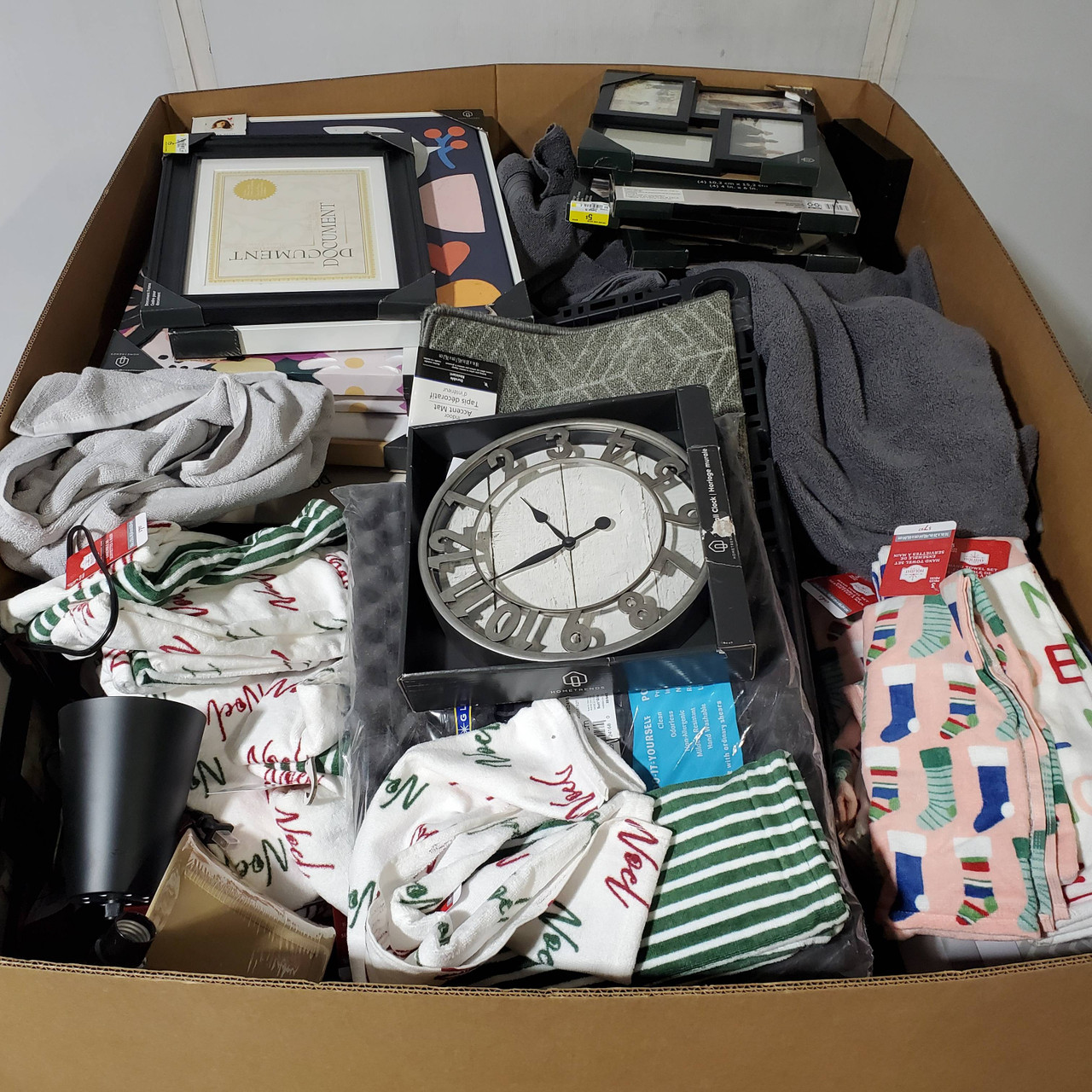 225 units of Home Products - MSRP $5,078 - Returns (Lot # 959507)