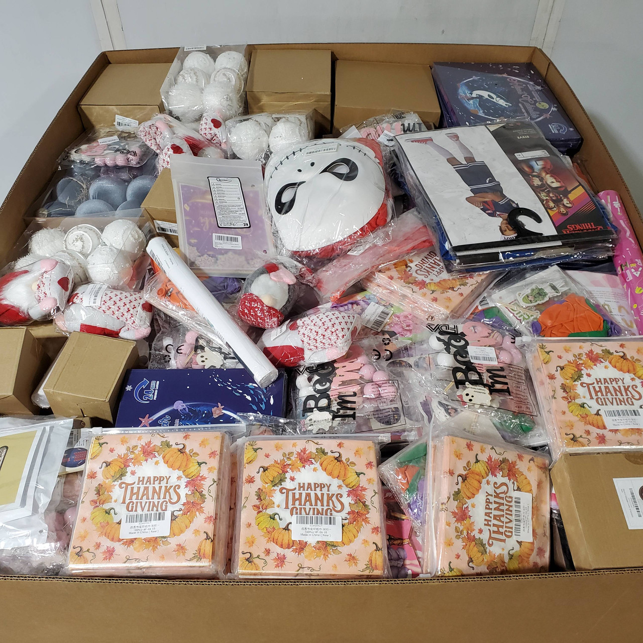 454 units of Holidays & Party - MSRP $8,188 - Returns (Lot # 957108)