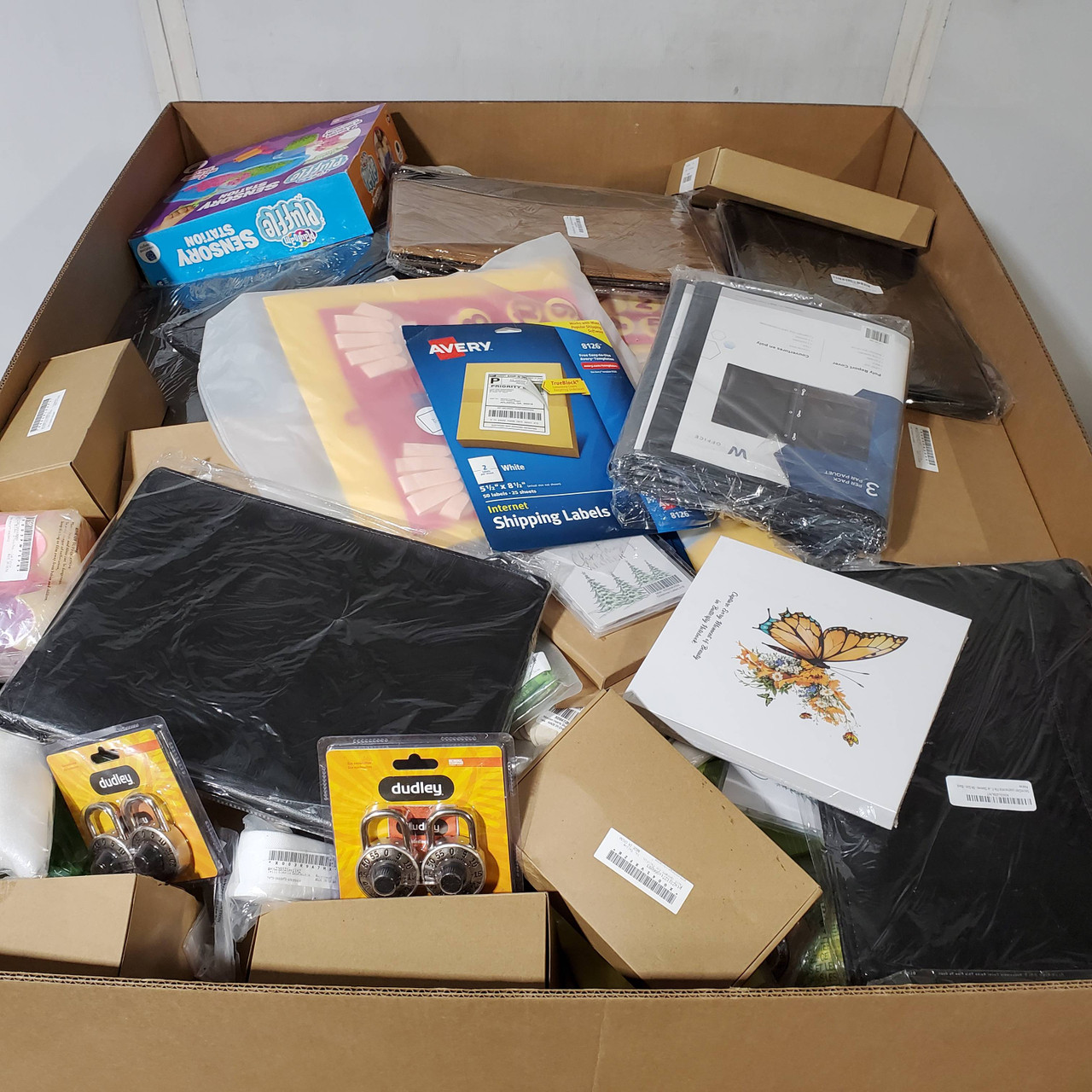 475 units of Office & School Supplies - MSRP $7,793 - Returns (Lot # 954602)