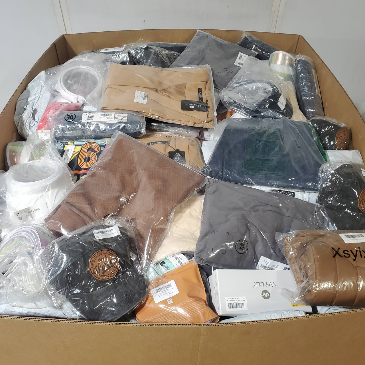 674 units of Clothing & Accessories - MSRP $16,229 - Returns (Lot # 947004)