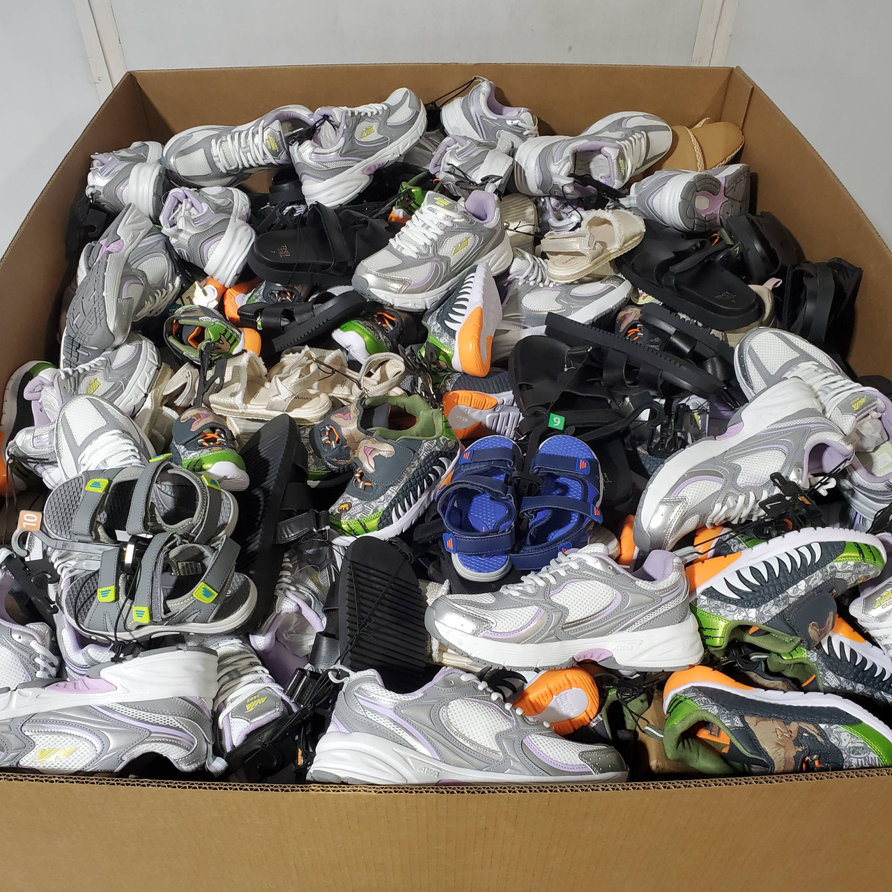 345 units of Shoes (pair) - MSRP $6,912 - Returns (Lot # 961406)