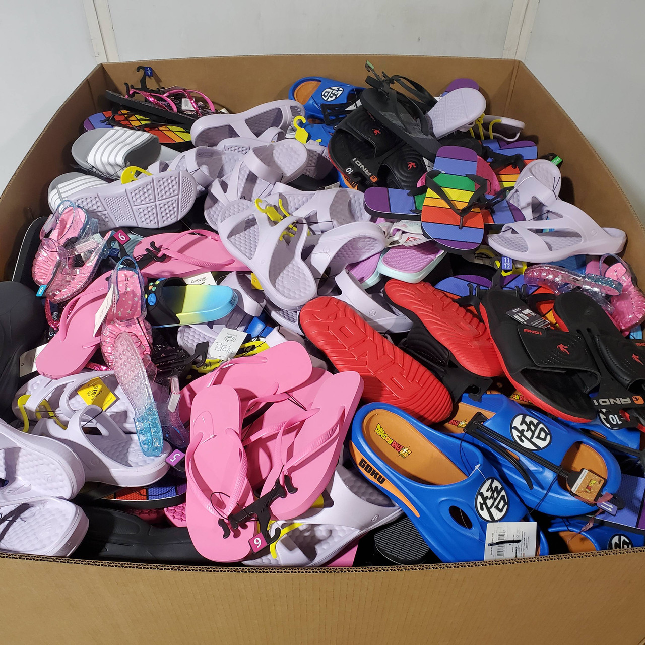 479 units of Sandals (pair) - MSRP $4,216 - Returns (Lot # 962301)
