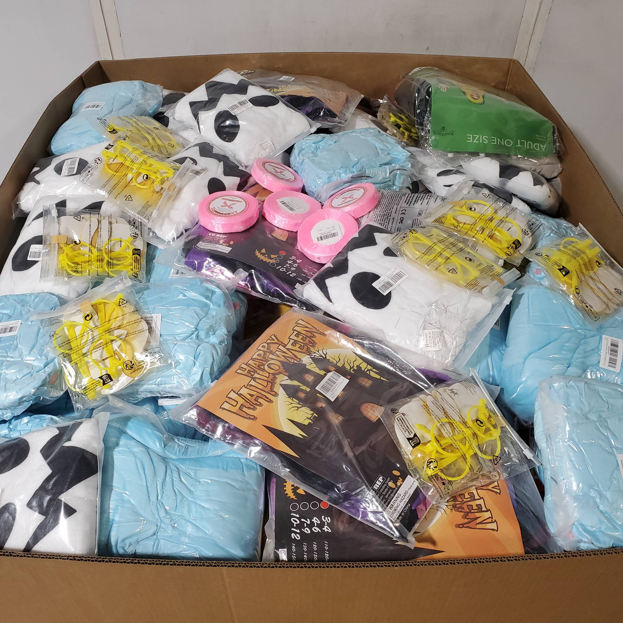 948 units of Holidays & Party - MSRP $13,118 - Returns (Lot # 943510)