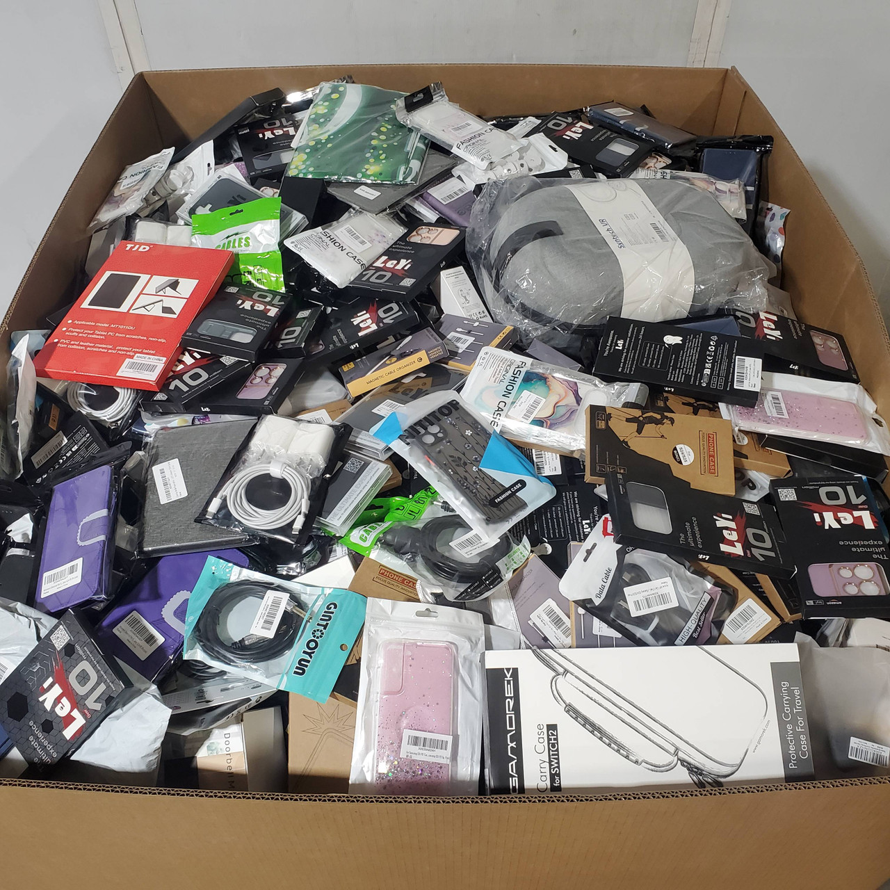 1317 units of Electronic Accessories - MSRP $17,665 - Returns (Lot # 943530)