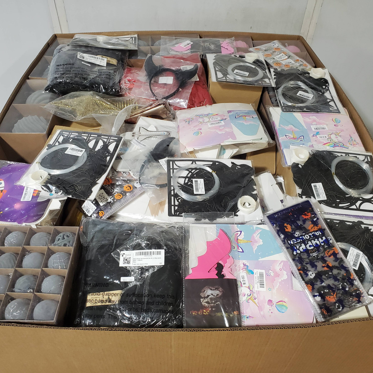 642 units of Holidays & Party - MSRP $7,800 - Returns (Lot # 952412)