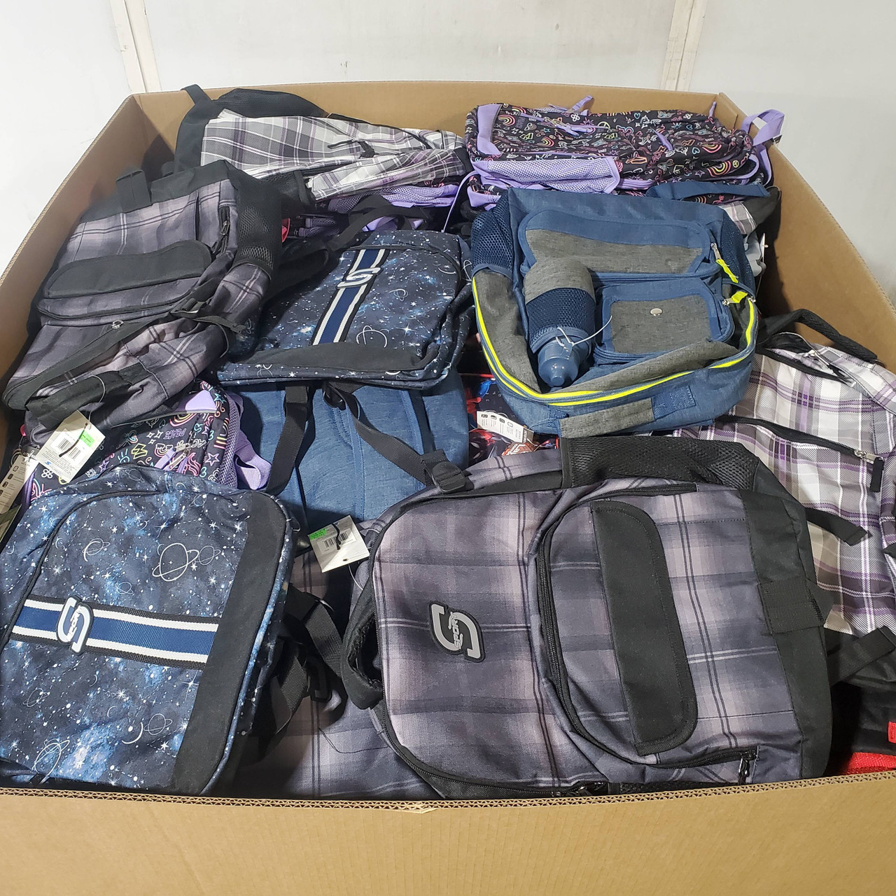 151 units of Luggages & Bags - MSRP $3,728 - Returns (Lot # 963219)