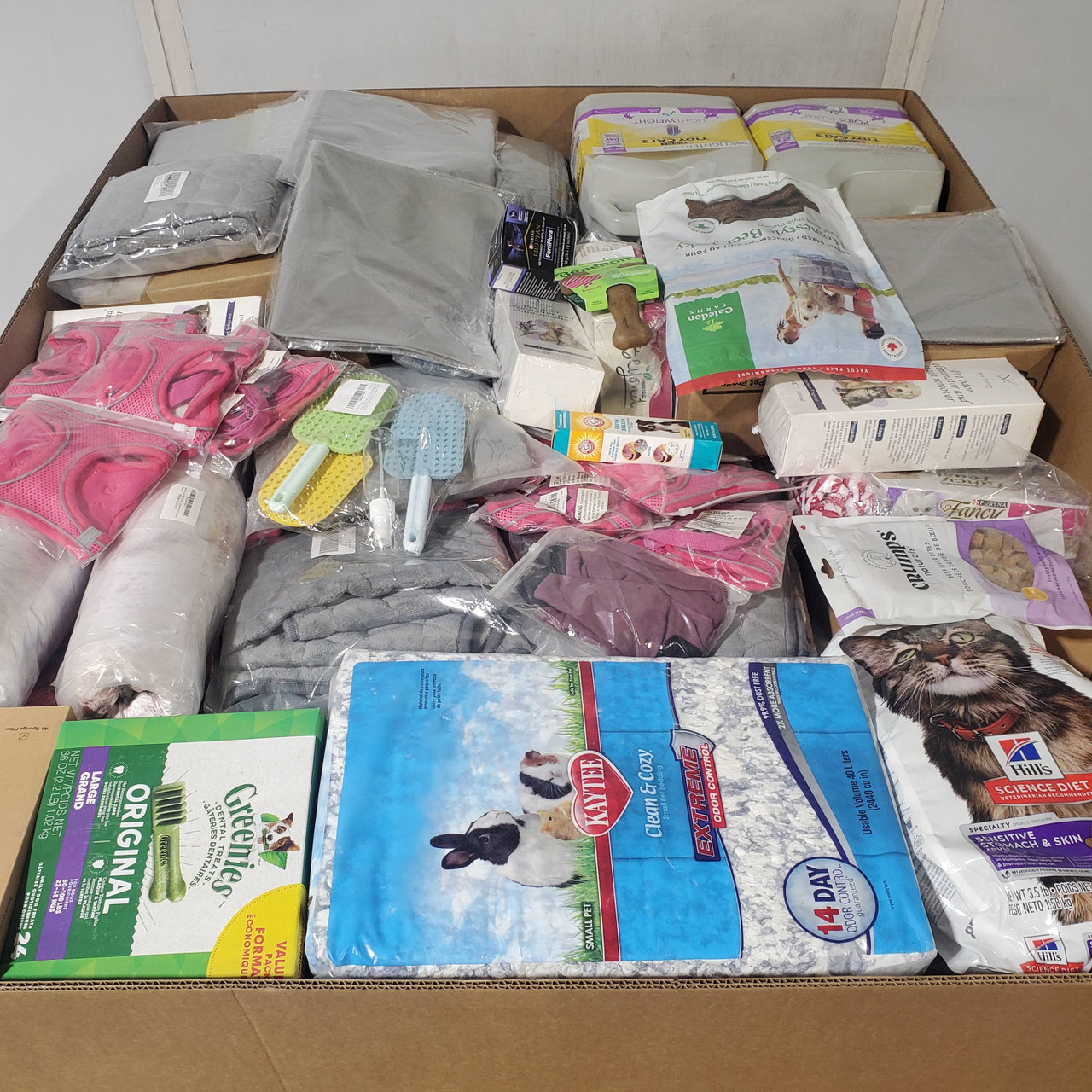 343 units of Pet Products - MSRP $6,267 - Returns (Lot # 947602)