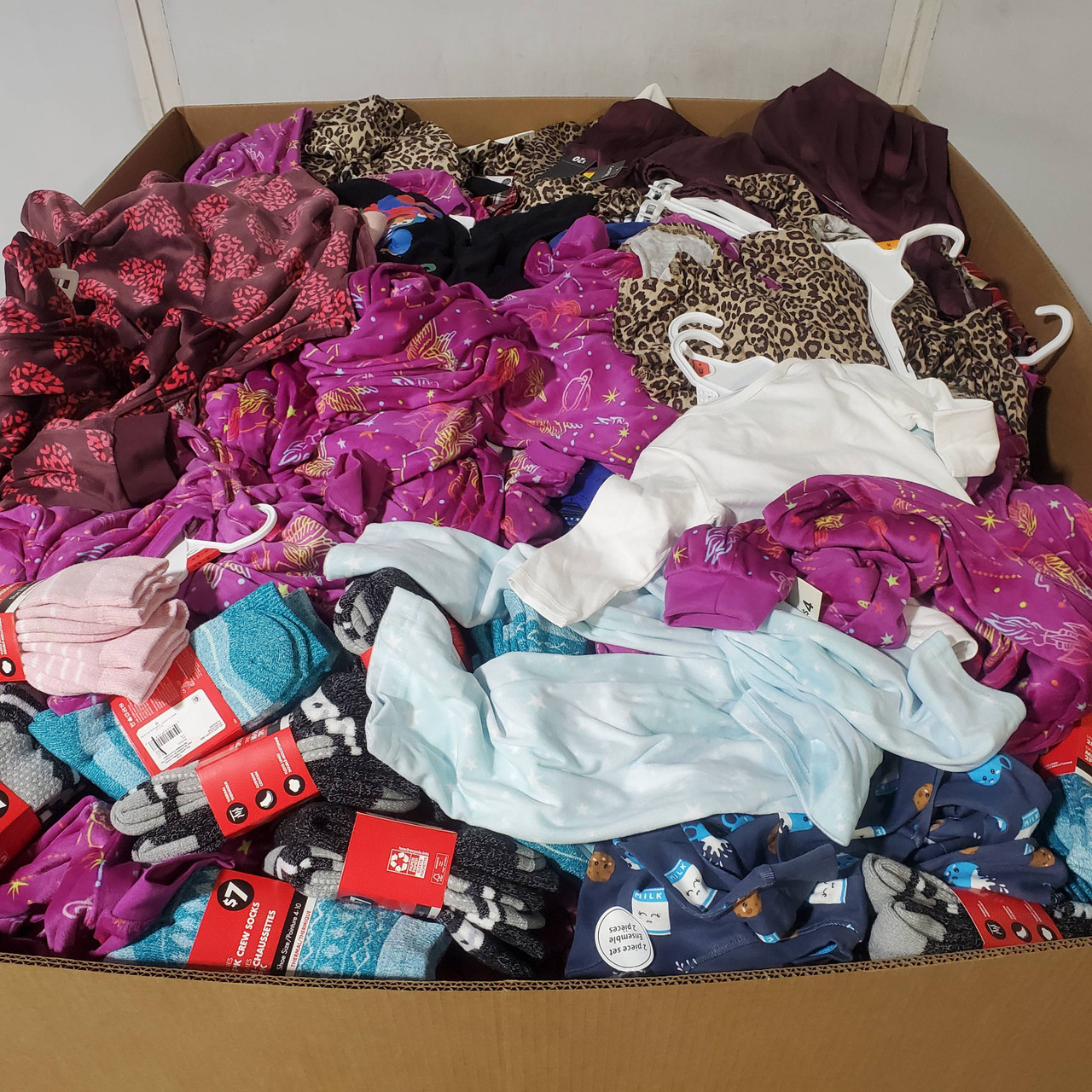 772 units of Clothing & Accessories - MSRP $9,668 - Returns (Lot # 965301)