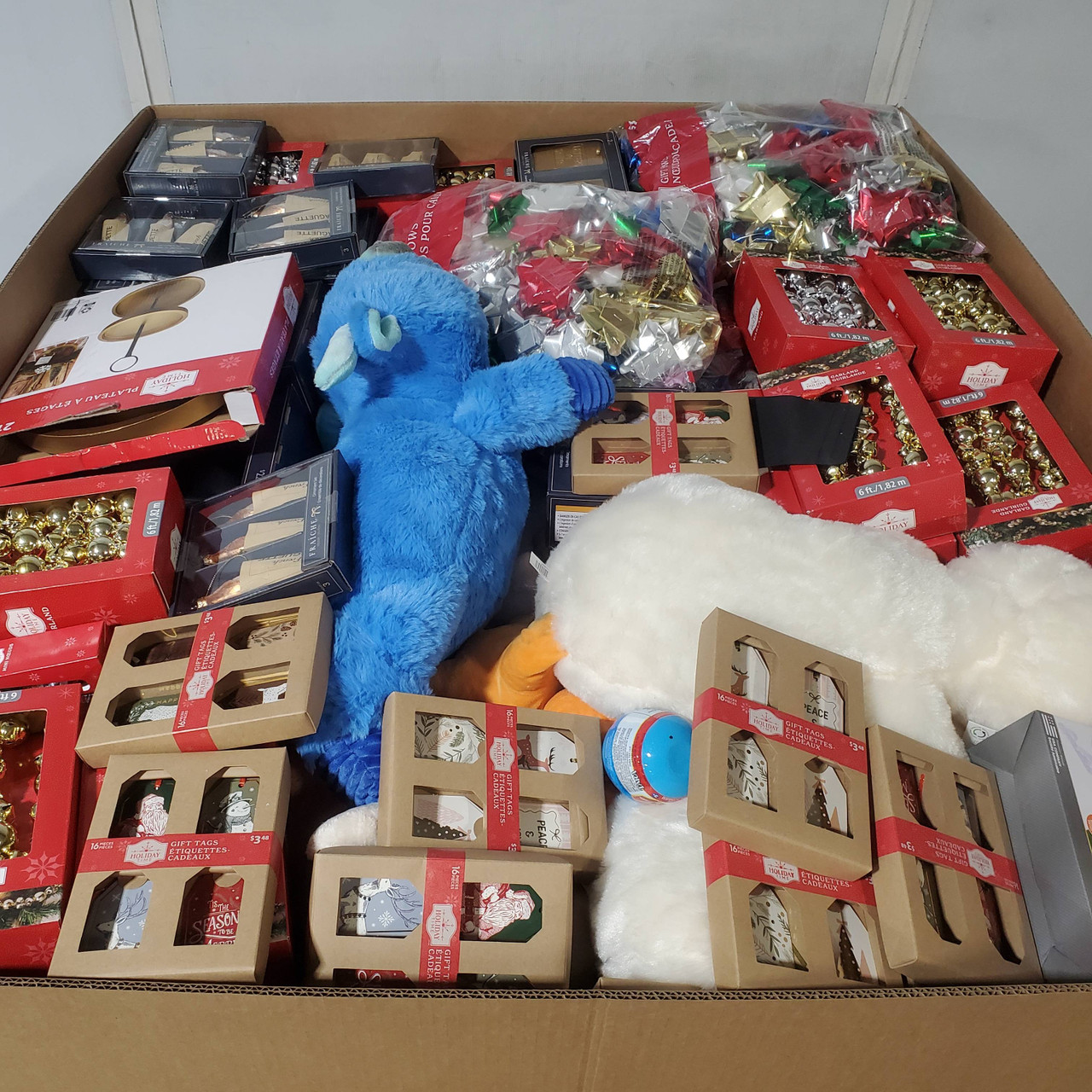602 units of Christmas & More - MSRP $3,228 - Returns (Lot # 965408)