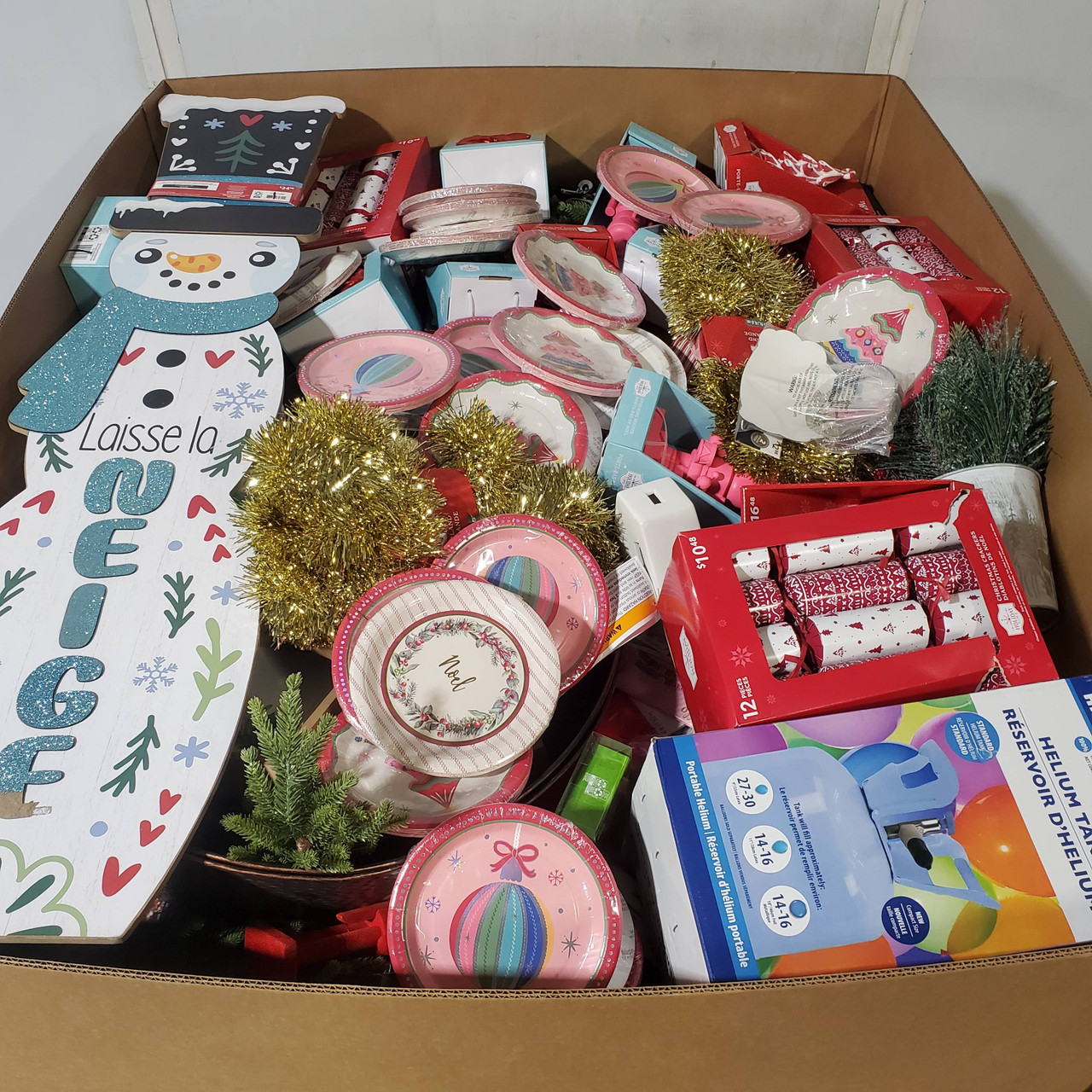 784 units of Holidays & Party - MSRP $4,713 - Returns (Lot # 964803)