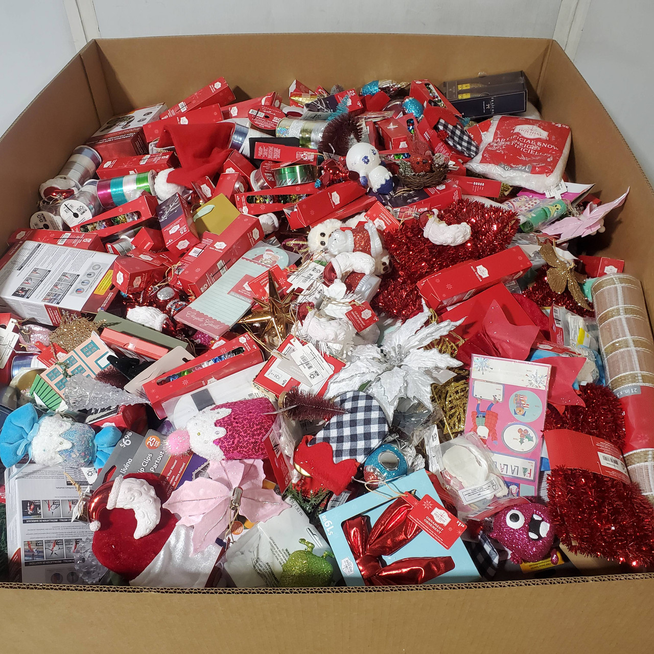 1549 units of Christmas & More - MSRP $6,020 - Returns (Lot # 965528)