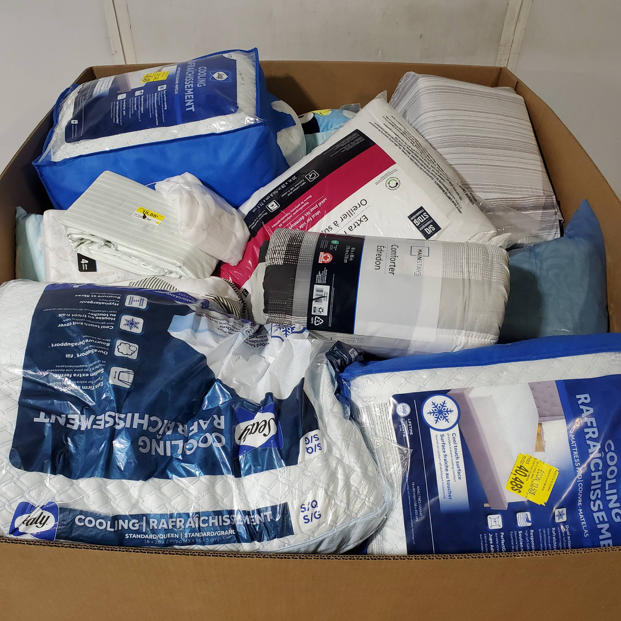 39 units of Bedding - MSRP $1,540 - Returns (Lot # 965529)
