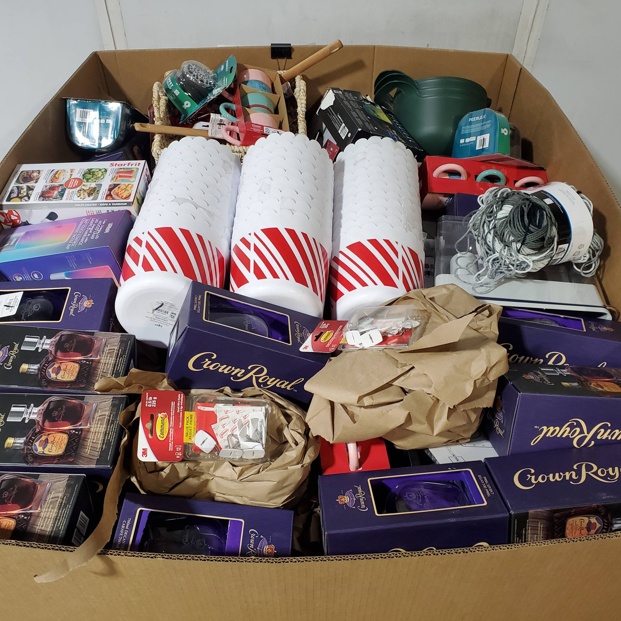 571 units of Home Products - MSRP $4,563 - Returns (Lot # 965706)