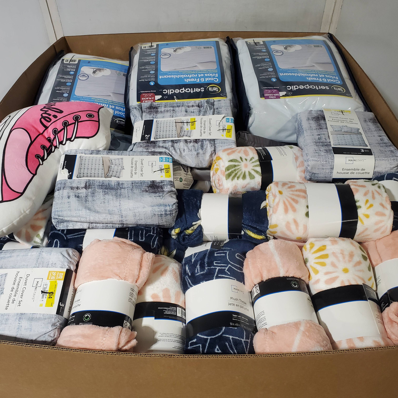 117 units of Bedding - MSRP $2,859 - Returns (Lot # 964801)