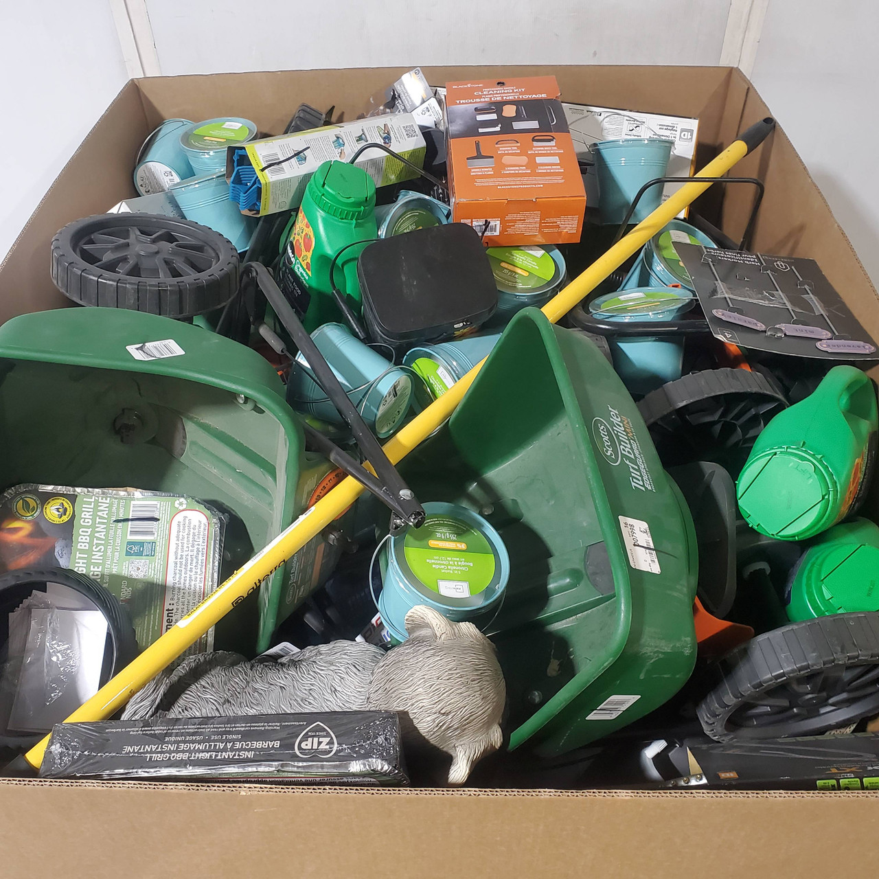 155 units of Garden & Accessories - MSRP $2,771 - Returns (Lot # 960808)