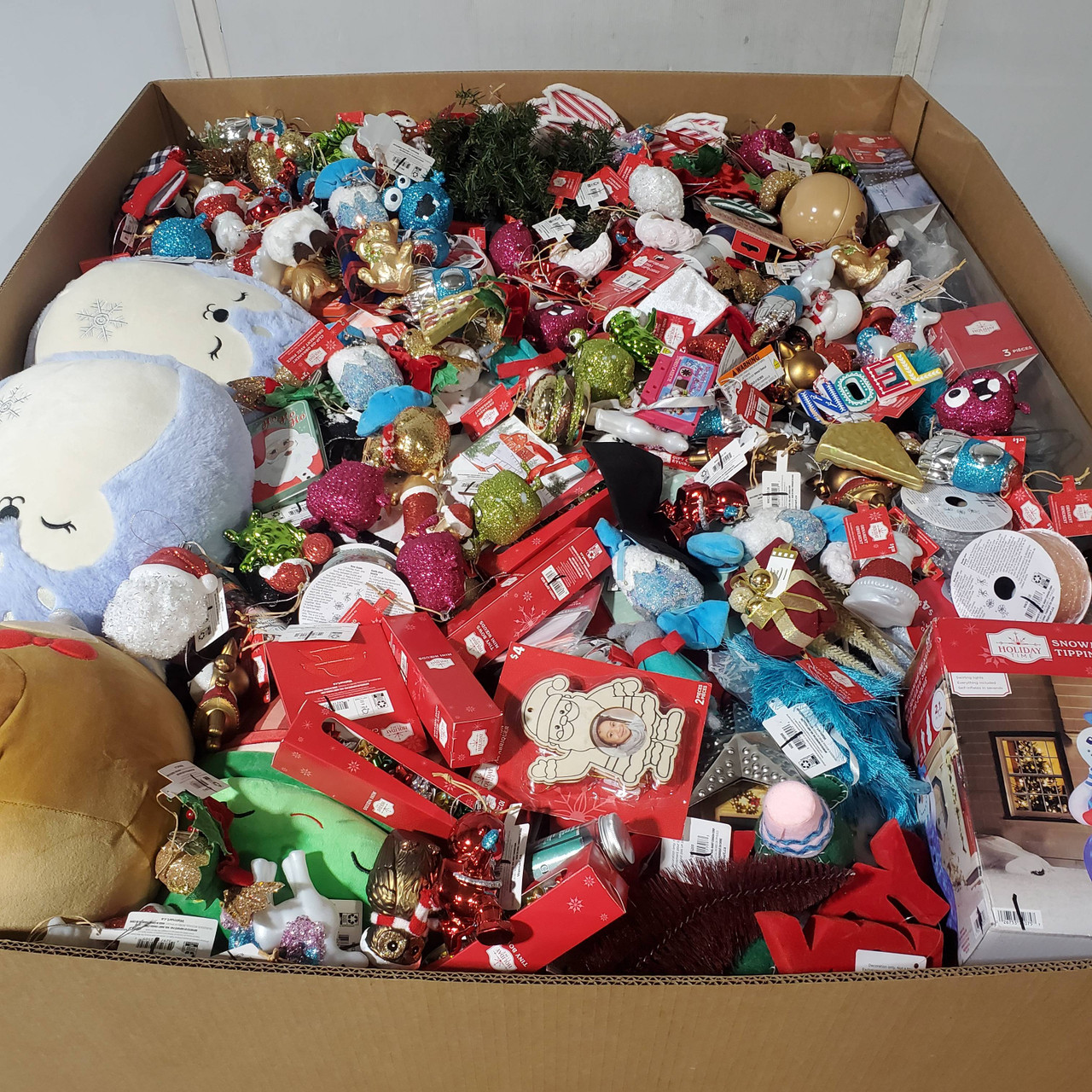 1146 units of Christmas & More - MSRP $5,319 - Returns (Lot # 966007)