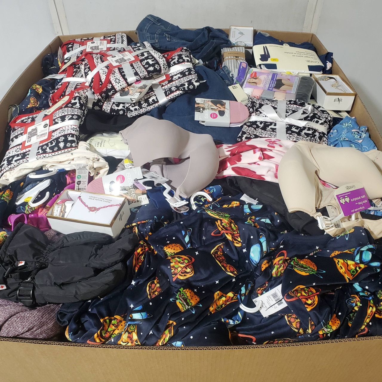 767 units of Clothing & Accessories - MSRP $10,243 - Returns (Lot # 966014)