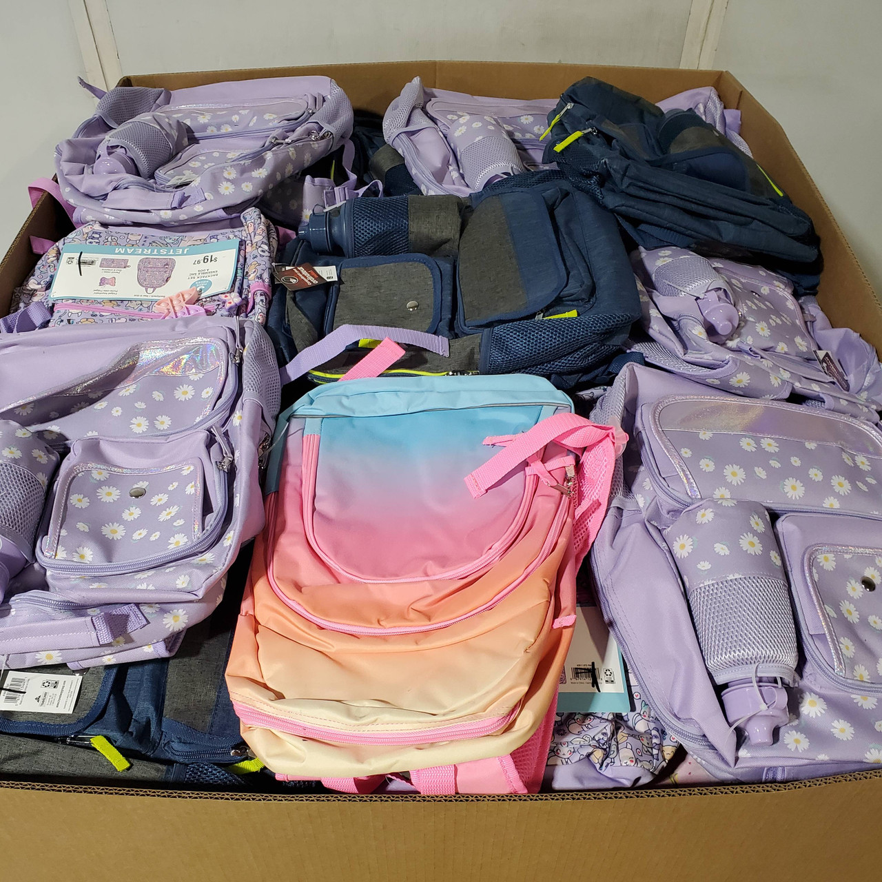 169 units of Luggages & Bags - MSRP $4,335 - Returns (Lot # 966011)