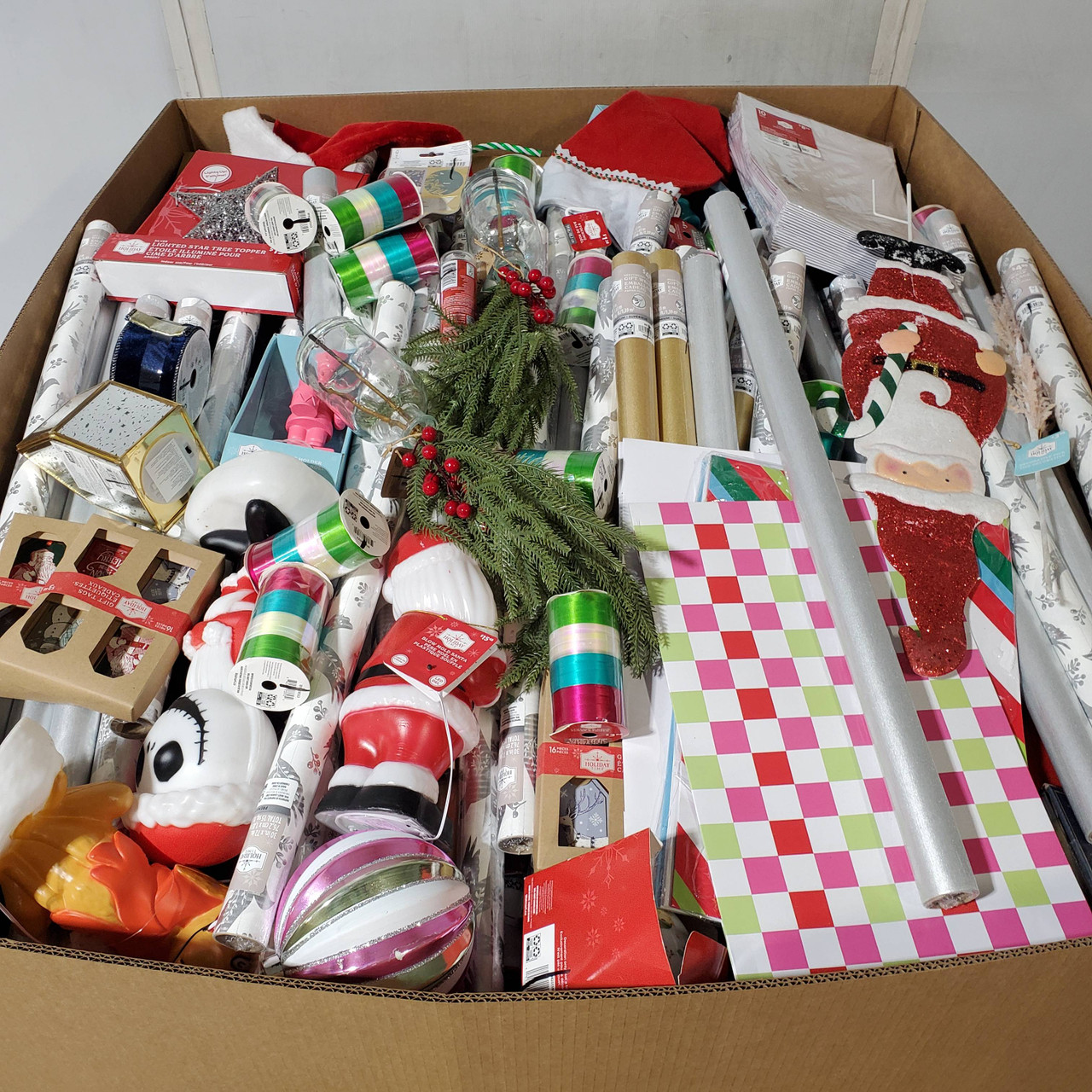 1063 units of Christmas & More - MSRP $5,192 - Returns (Lot # 966610)