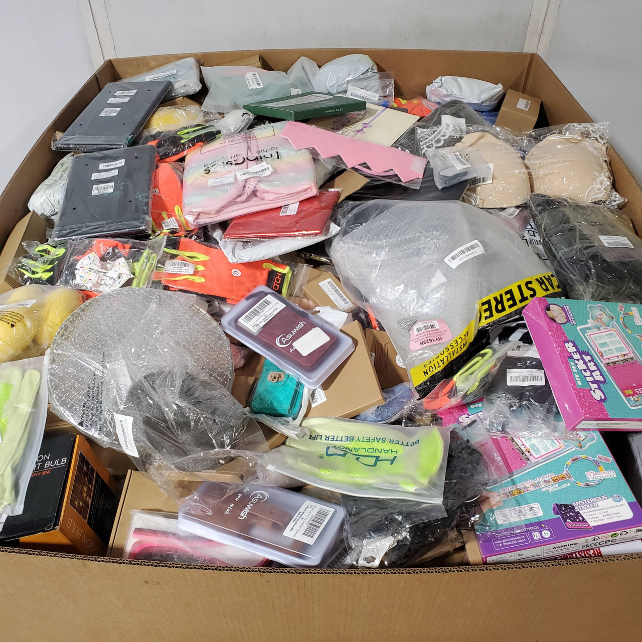 827 units of Unmanifested GM - MSRP $8,270 - Returns (Lot # 922417)