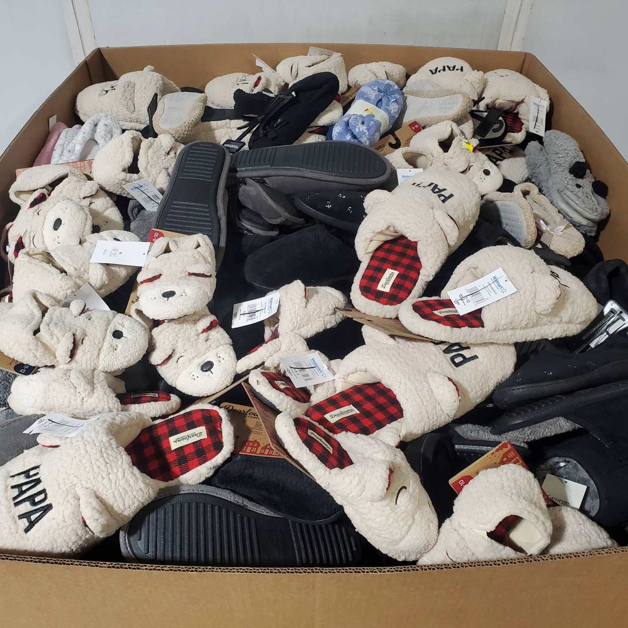 293 units of Slippers - MSRP $6,127 - Returns (Lot # 967717)