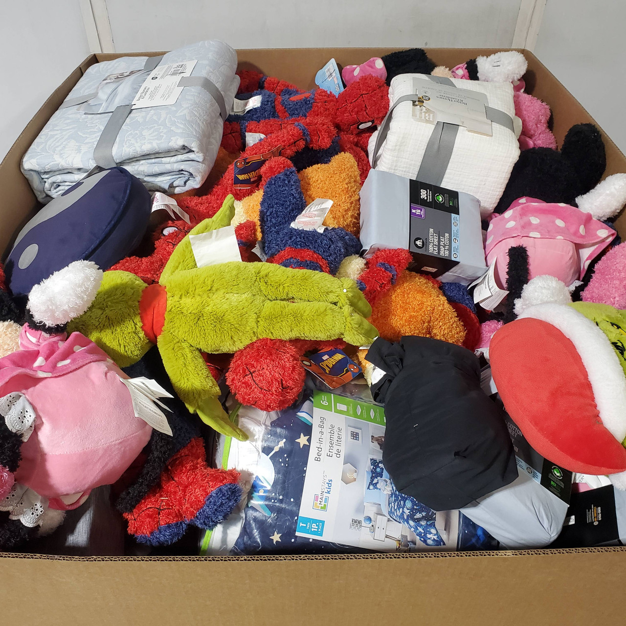 110 units of Bedding - MSRP $2,906 - Returns (Lot # 967809)