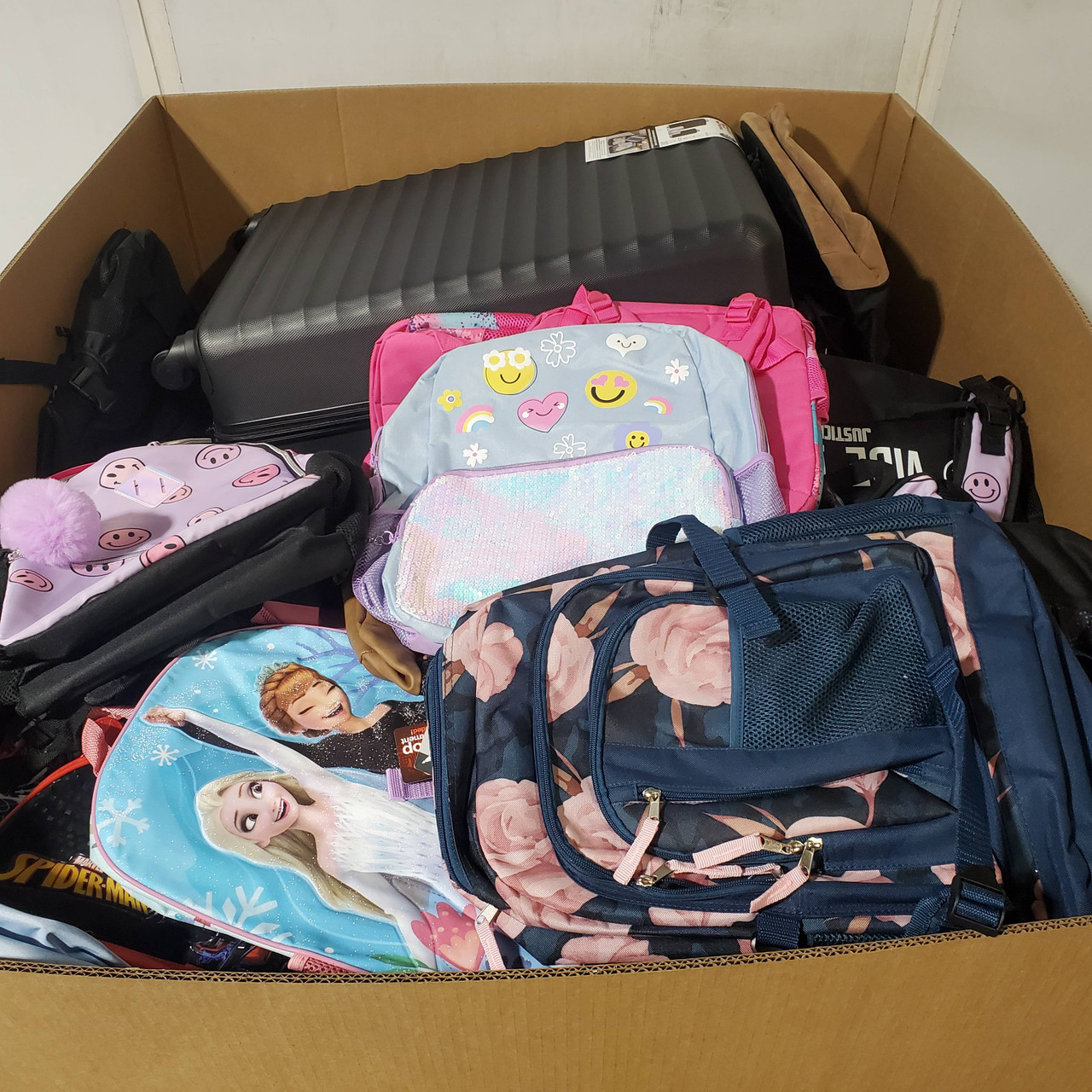 151 units of Luggages & Bags - MSRP $4,065 - Returns (Lot # 968605)