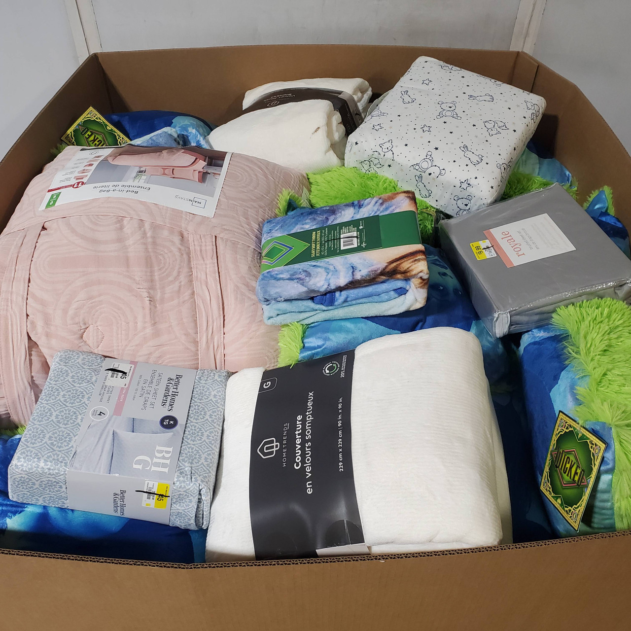 69 units of Bedding - MSRP $1,711 - Returns (Lot # 968802)