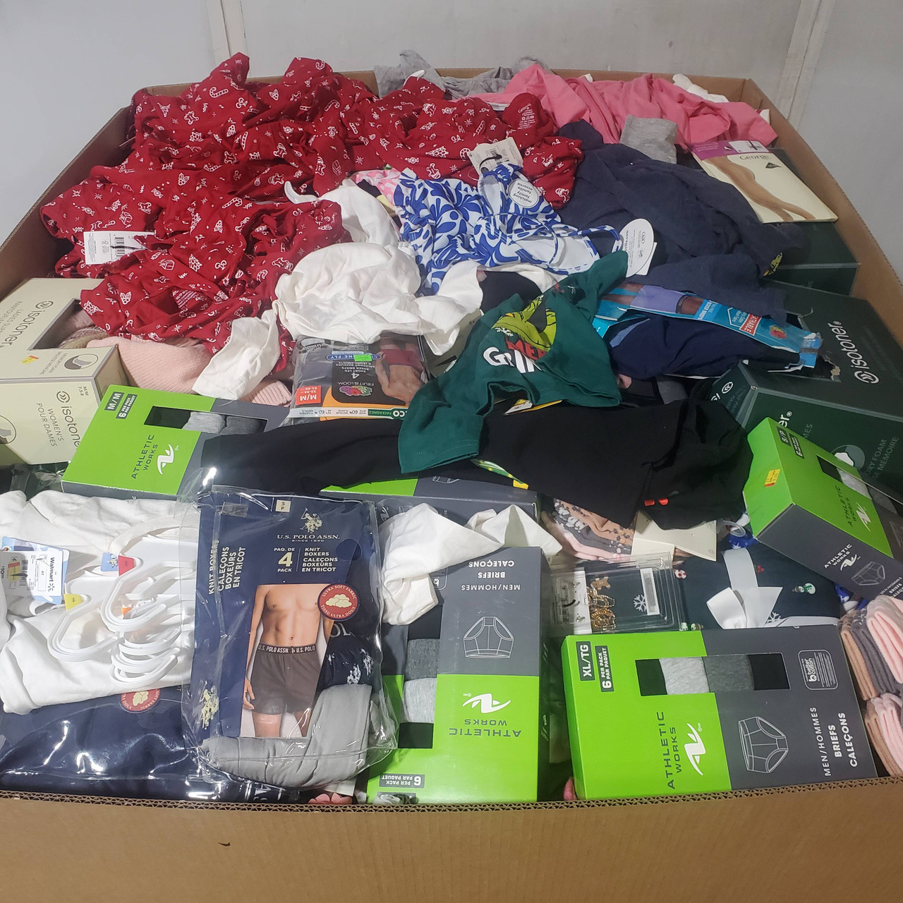 1108 units of Clothing & Accessories - MSRP $16,519 - Returns (Lot # 969218)